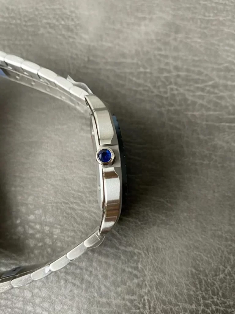 GF桑托斯Santos De Cartier 40mm White Dial Blue Bezel