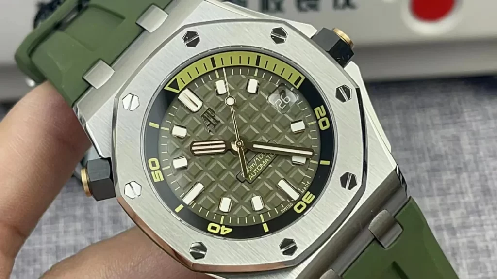 ZF爱彼皇家橡树42mm Royal Oak Offshore Diver 15720 Green Dial Rubber Strap