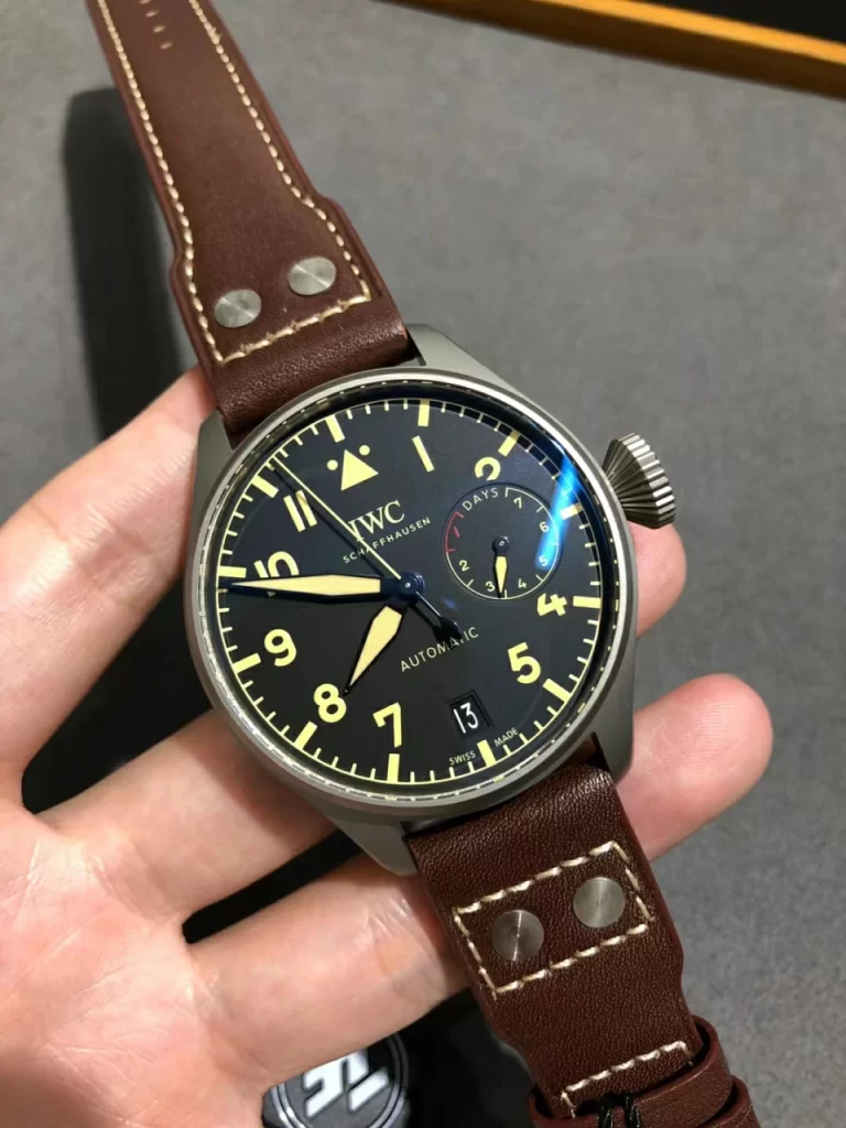 ZF大飞钛金属Big Pilot IW501004 Titanium Black Dial Leather Strap