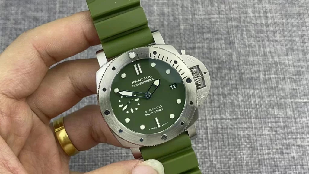 VSF沛纳海潜行42mm PAM1055 Luminor Submersible 42mm Verde Militare Rubber Strap