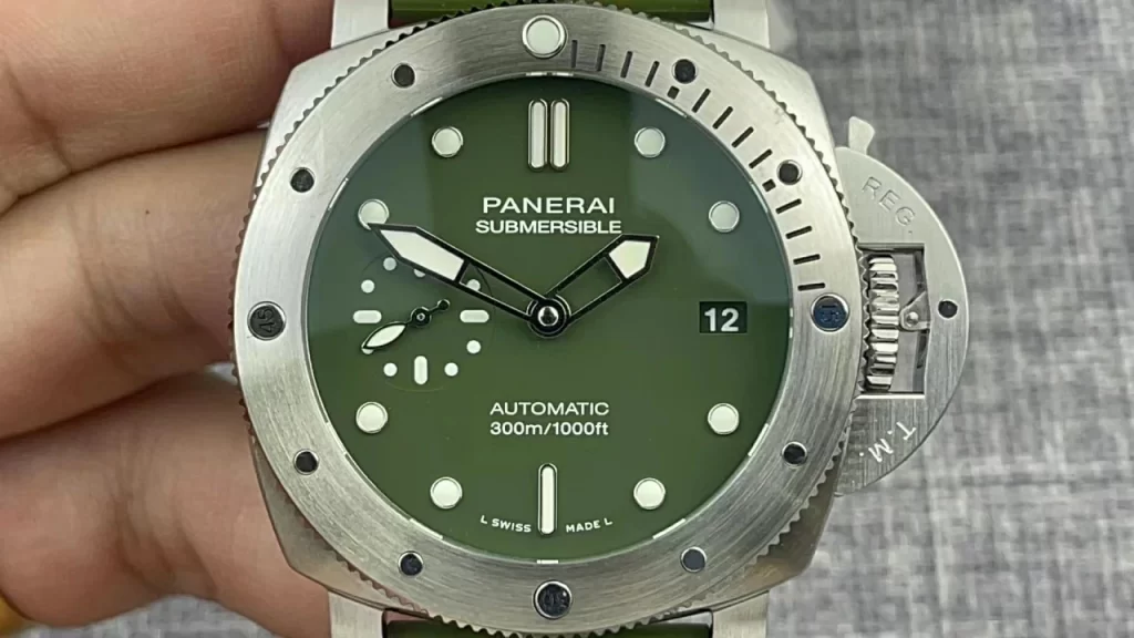 VSF沛纳海潜行42mm PAM1055 Luminor Submersible 42mm Verde Militare Rubber Strap