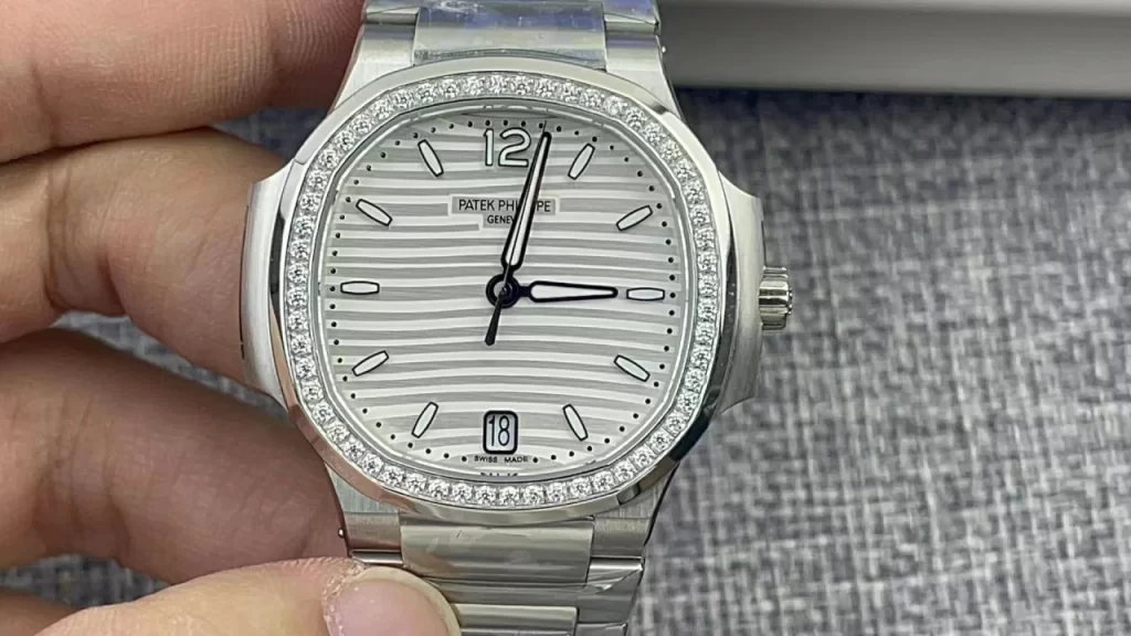 3KF百达翡丽女款Nautilus 7118 Ladies White Dial Diamonds Bezel Bracelet Super Clone