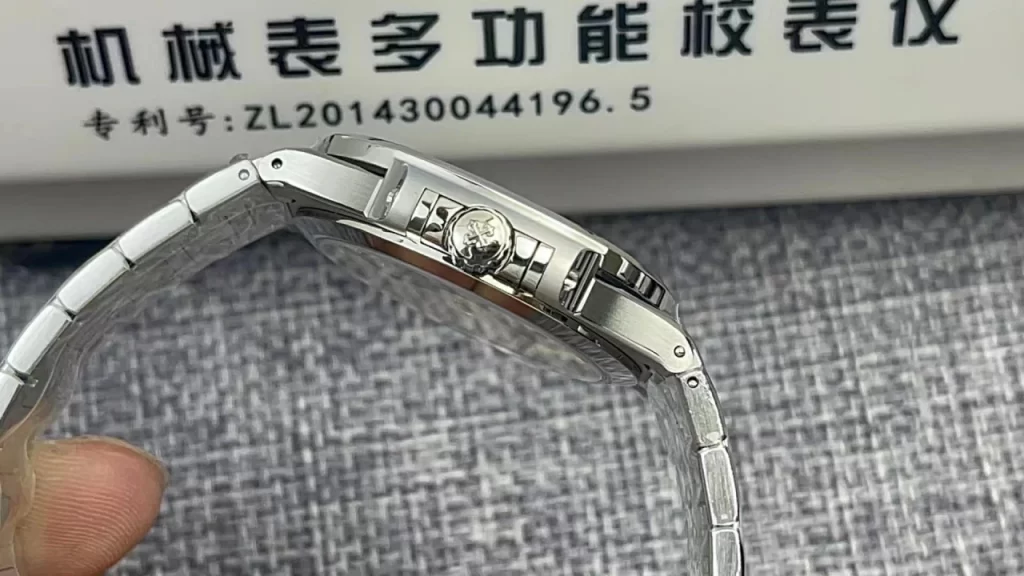 3KF百达翡丽女款Nautilus 7118 Ladies White Dial Diamonds Bezel Bracelet Super Clone