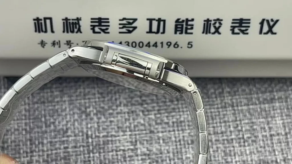 3KF百达翡丽女款Nautilus 7118 Ladies White Dial Diamonds Bezel Bracelet Super Clone