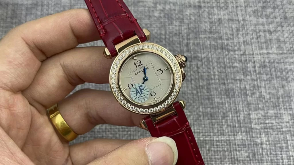 AF卡地亚帕莎30mm Pasha Ladies RG Diamond Bezel White Dial Leather Strap Quartz