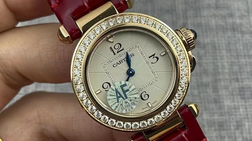 AF卡地亚帕莎30mm Pasha Ladies RG Diamond Bezel White Dial Leather Strap Quartz