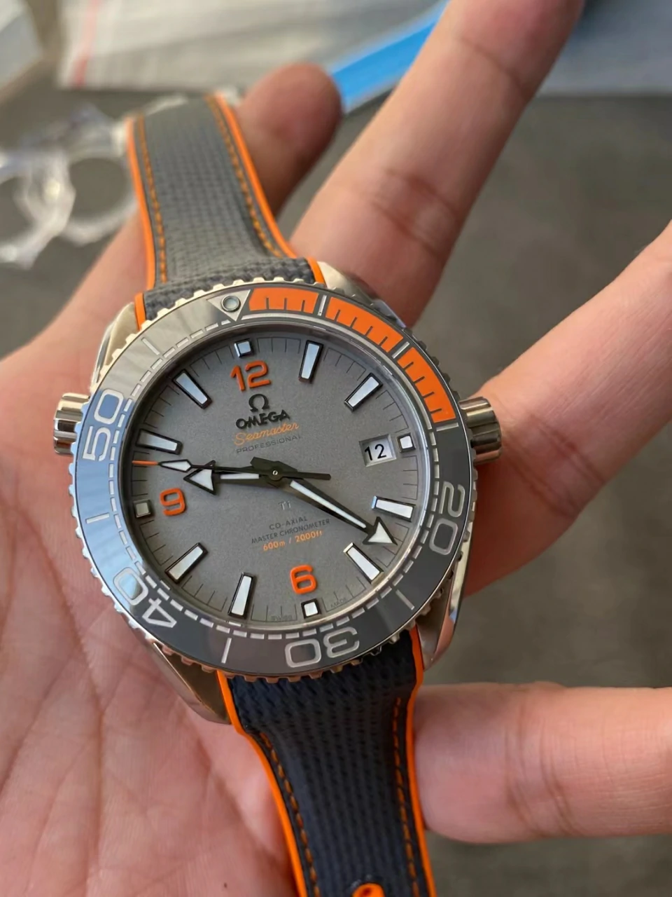 VSF灰海马四分之一橙Seamaster Planet Ocean 43.5mm Black/Orange Bezel Gray Dial