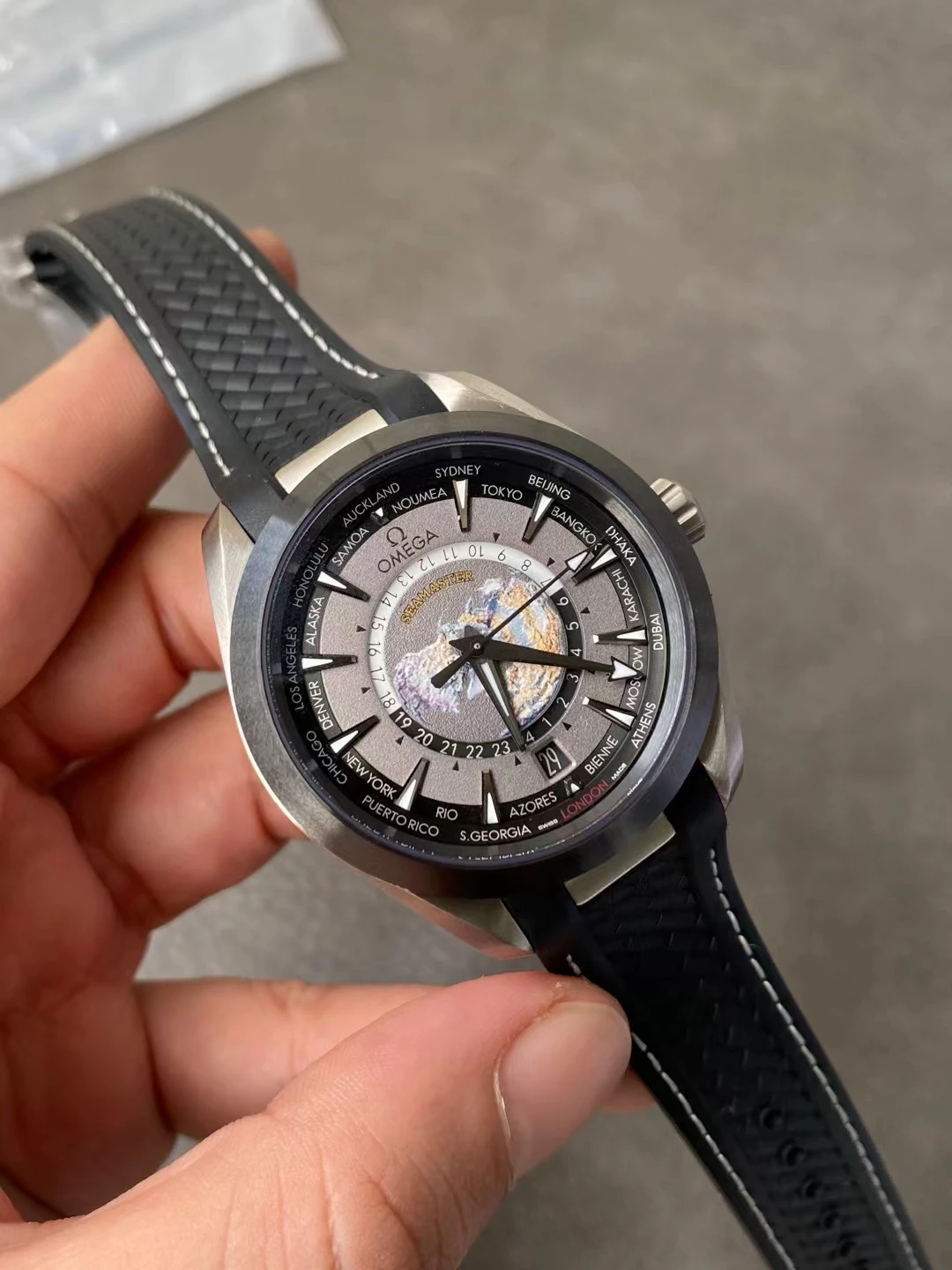 VSF世界时灰黑Aqua Terra GMT Worldtimer 43mm Titanium A8938