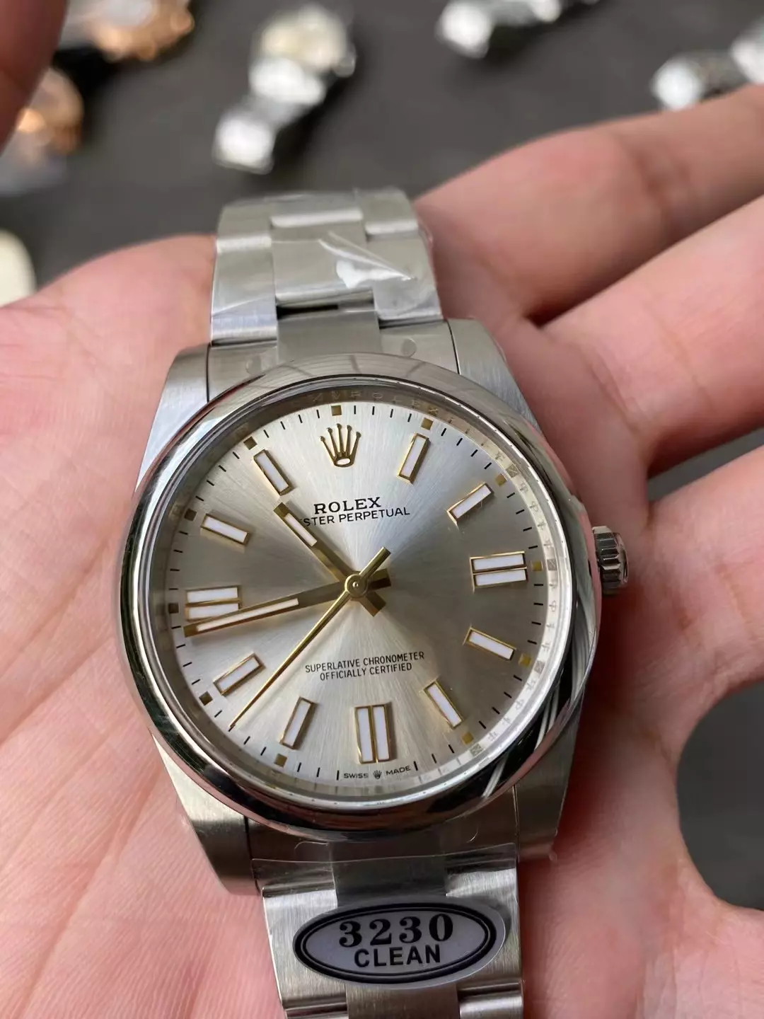 Clean恒动银面41mm Oyster Perpetual 124300  904L Steel Silver Dial