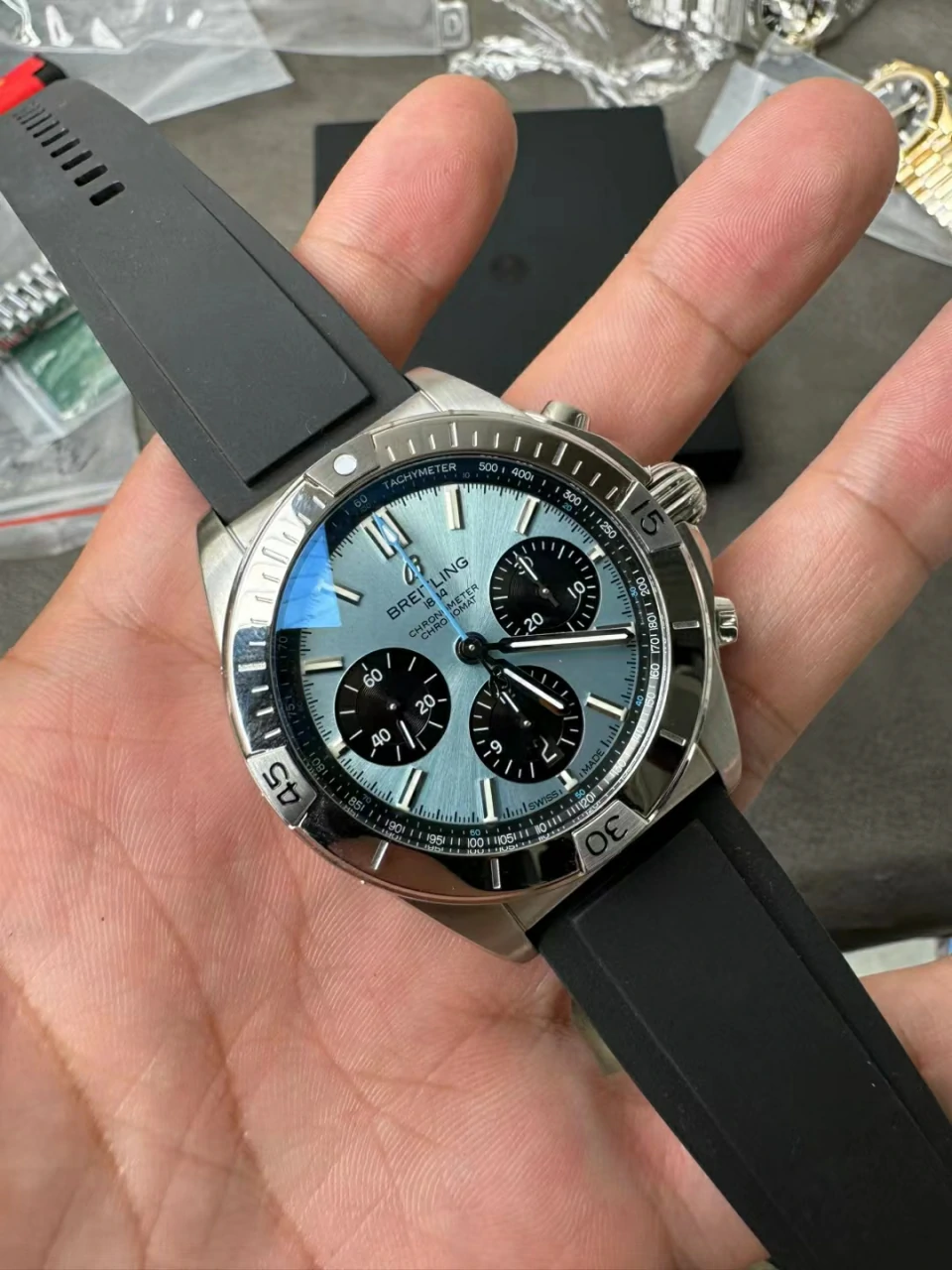 BLS百年灵计时Chronomat B01 42mm SS Ice-Blue Dial rubber strap