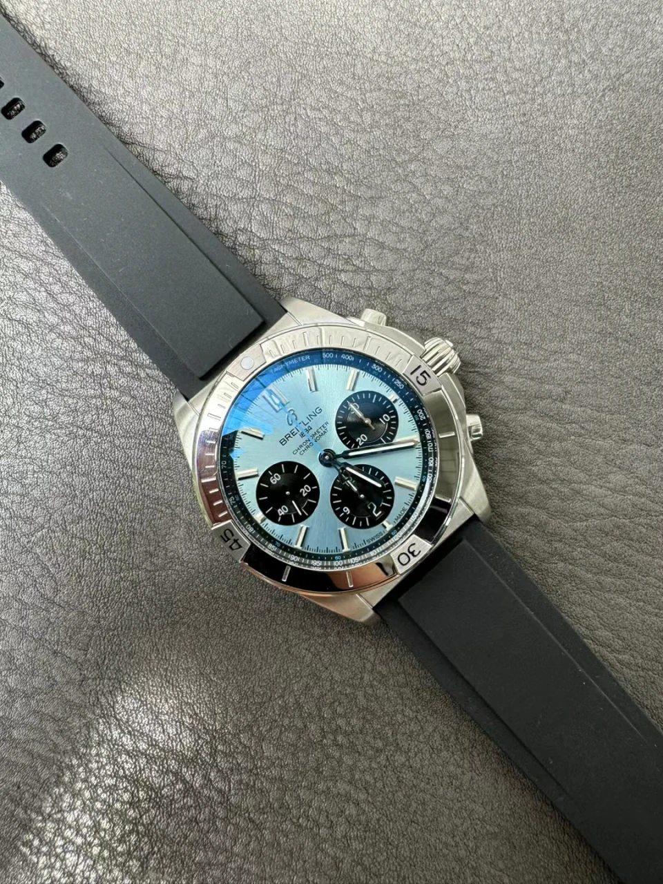 BLS百年灵计时Chronomat B01 42mm SS Ice-Blue Dial rubber strap