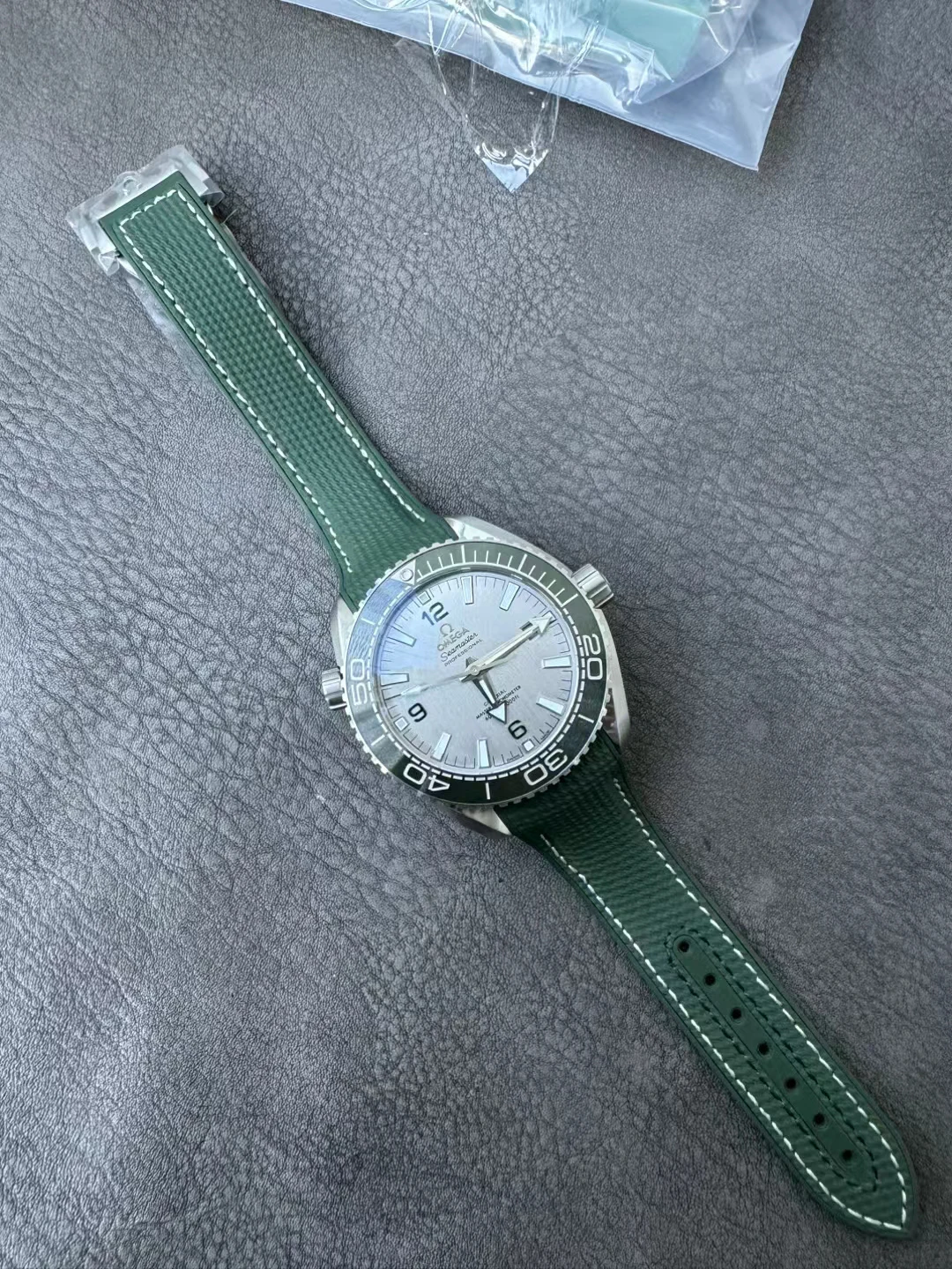 VSF海马Planet Ocean 600M 43.5mm Green Ceramic Bezel Silver Dial Rubber Strap