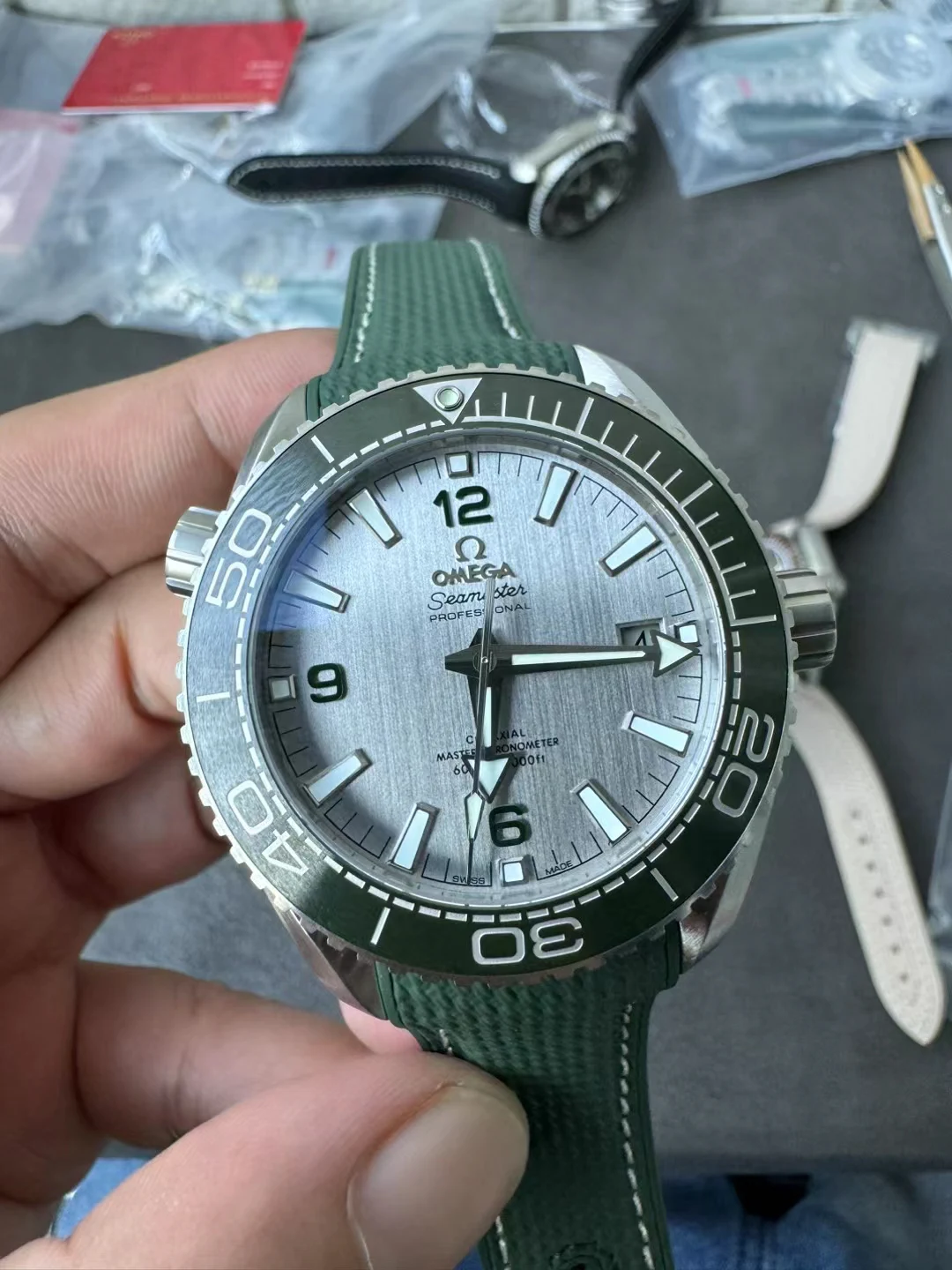 VSF海马Planet Ocean 600M 43.5mm Green Ceramic Bezel Silver Dial Rubber Strap