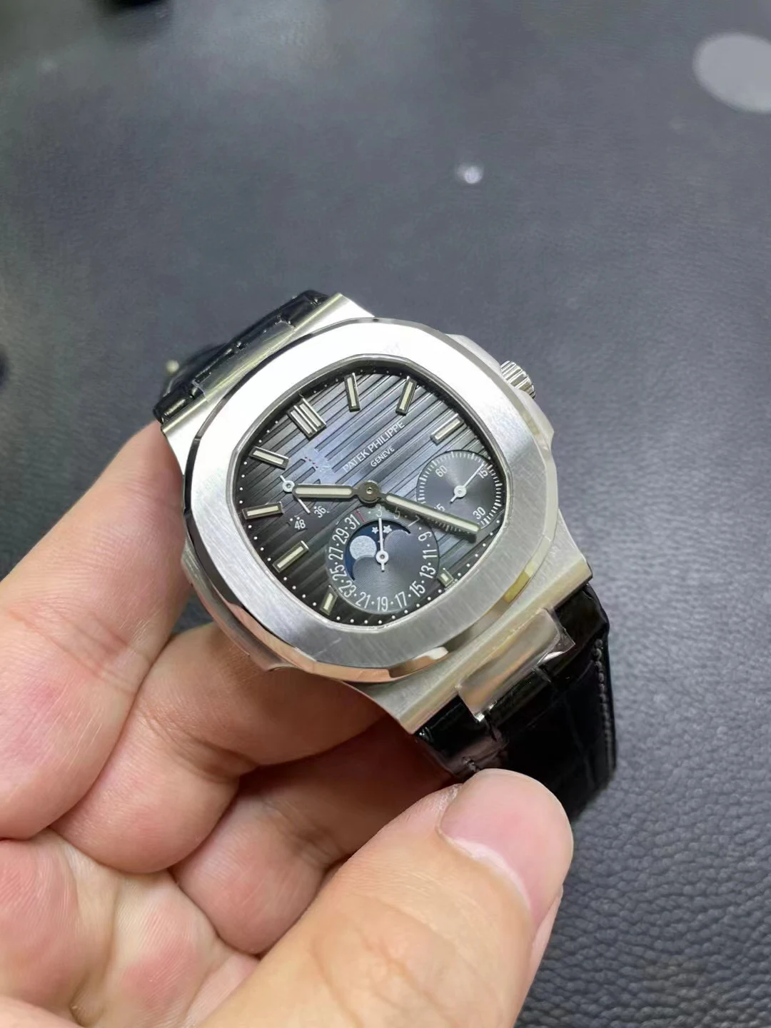 PPF鹦鹉螺灰色Nautilus 5712 Gray Dial Leather Strap A240 Super Clone V2