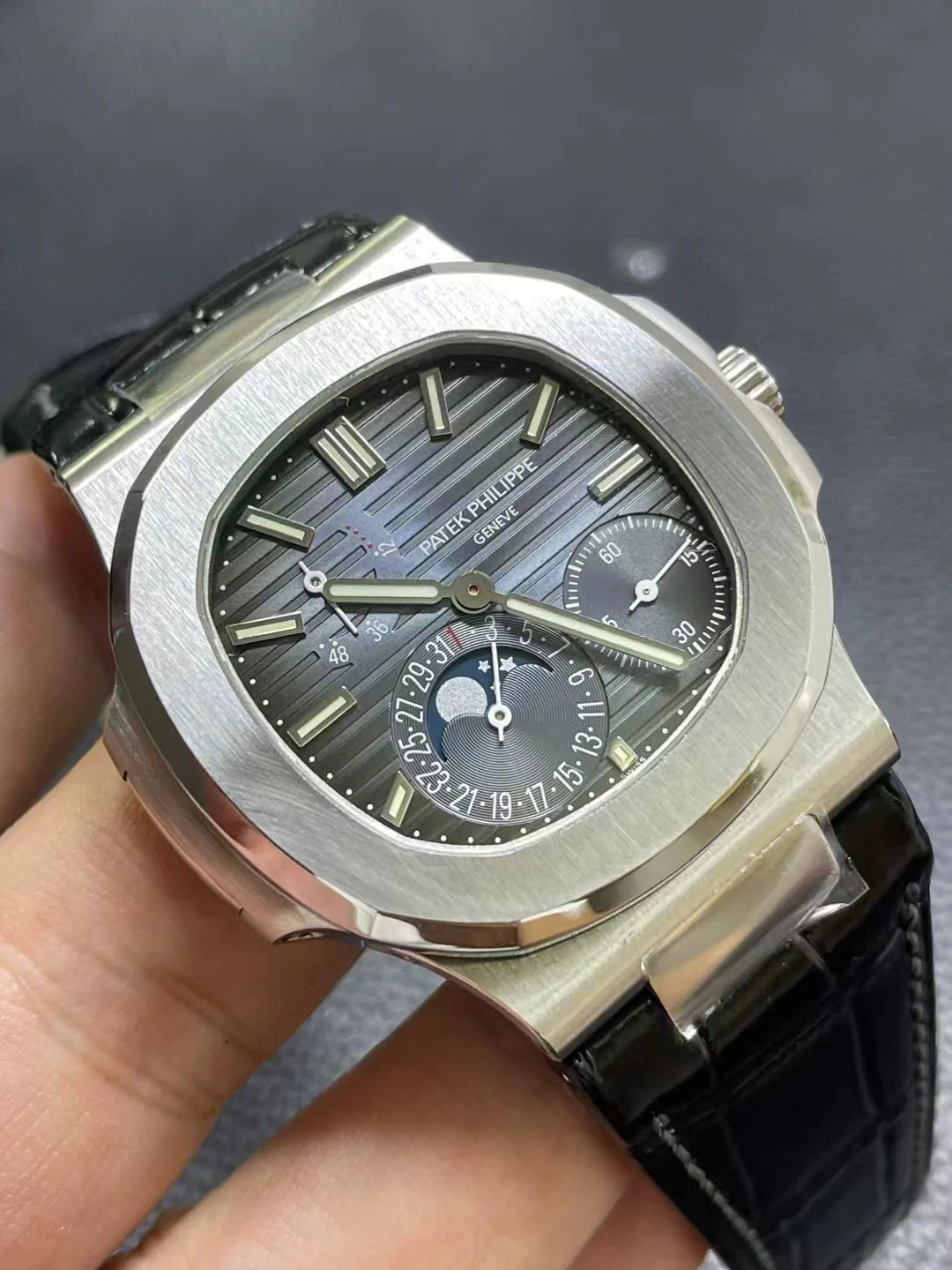 PPF鹦鹉螺灰色Nautilus 5712 Gray Dial Leather Strap A240 Super Clone V2