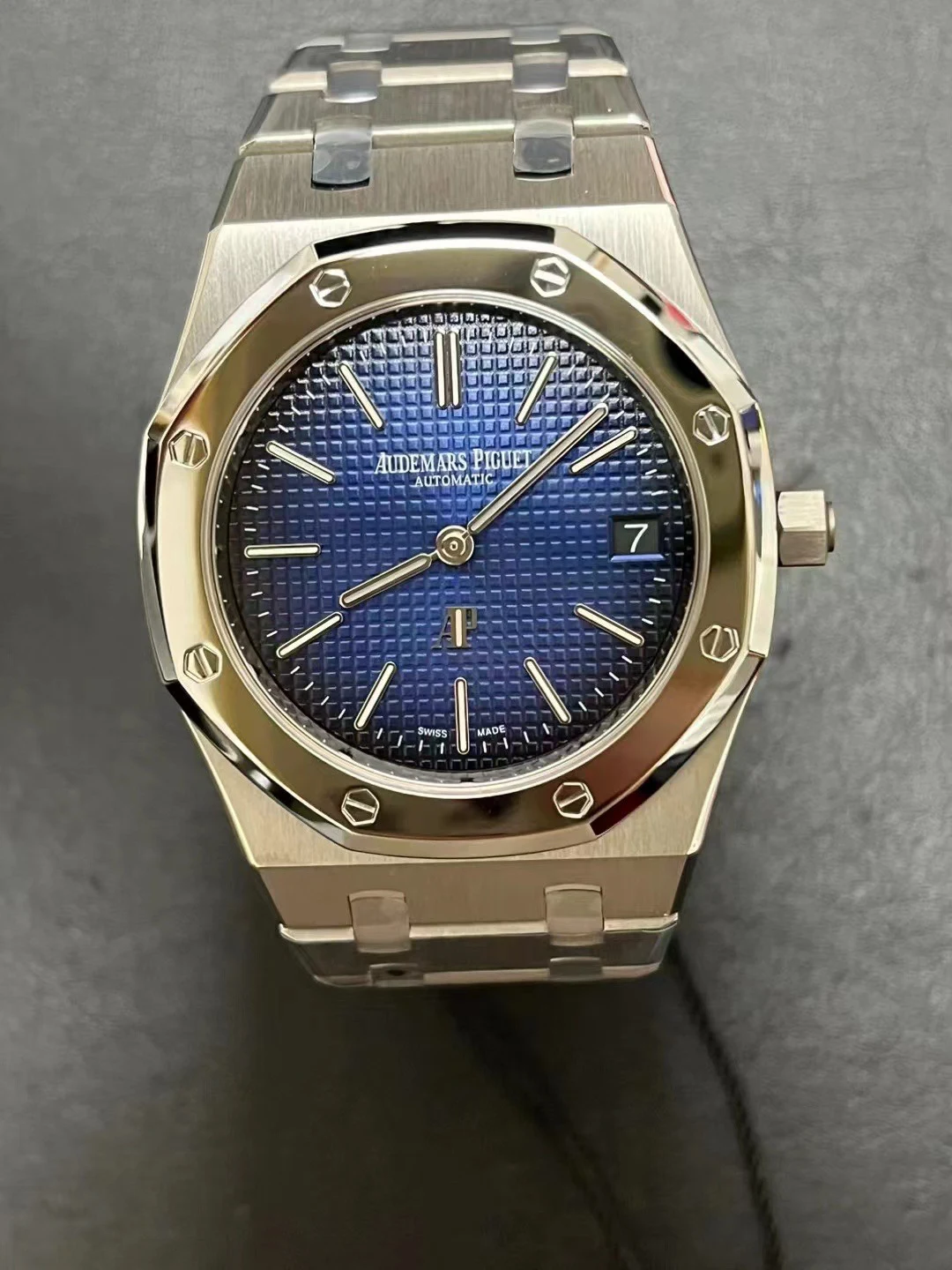 ZF钛壳Royal Oak 39mm 15202IP Titanium Gradient Blue Dial