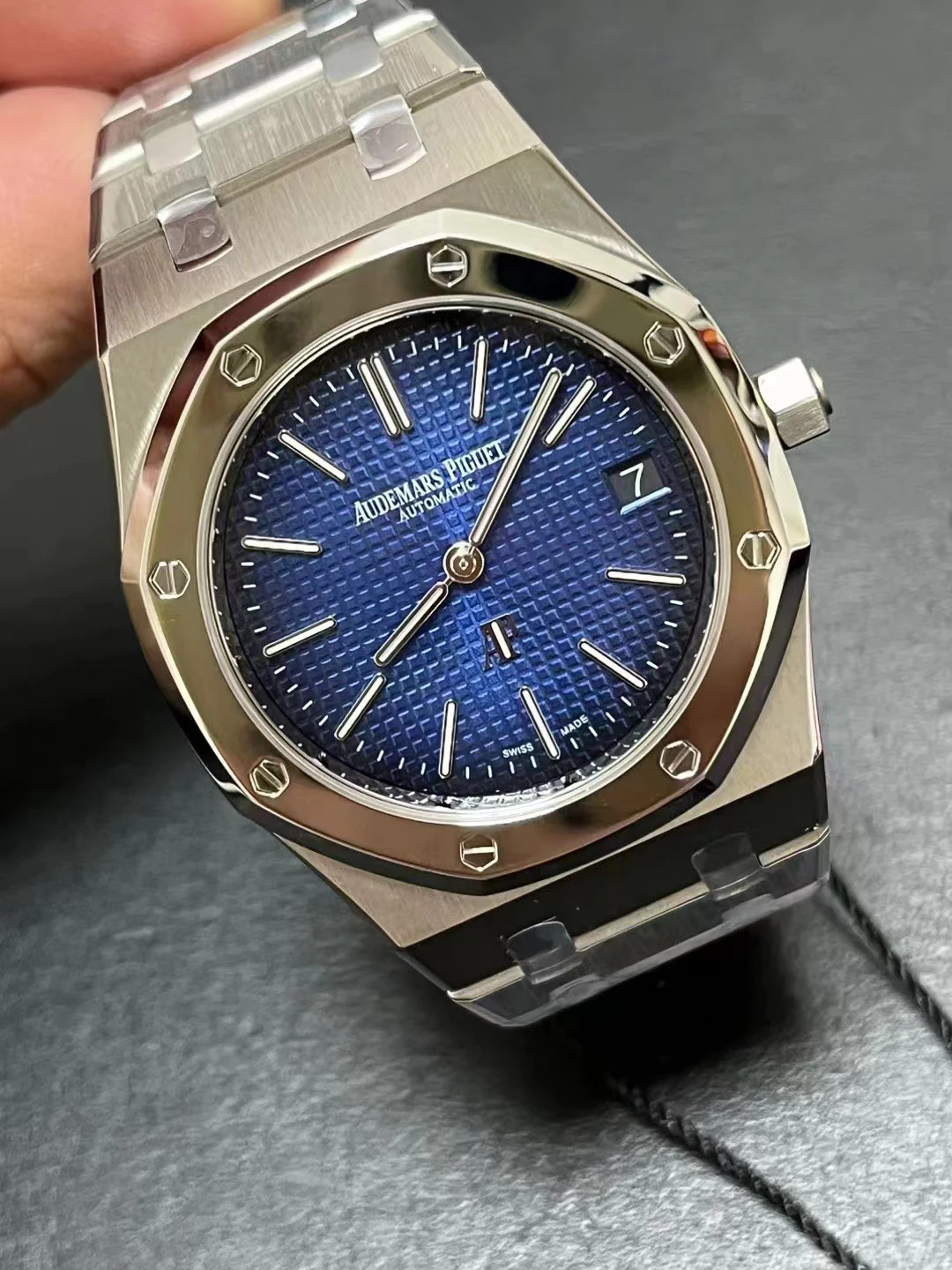 ZF钛壳Royal Oak 39mm 15202IP Titanium Gradient Blue Dial