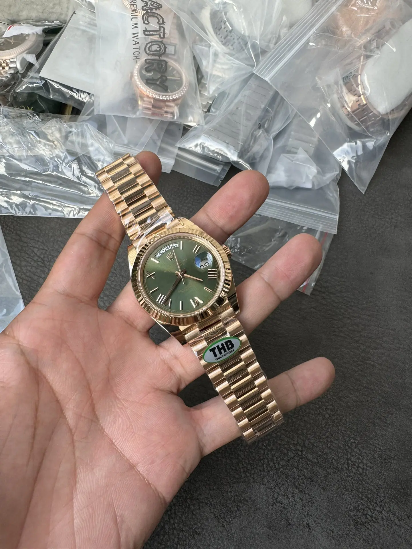 THBF配重40mm Day Date YG 228238 Green Roman Dial 3255 Gain Weight 194Gg 